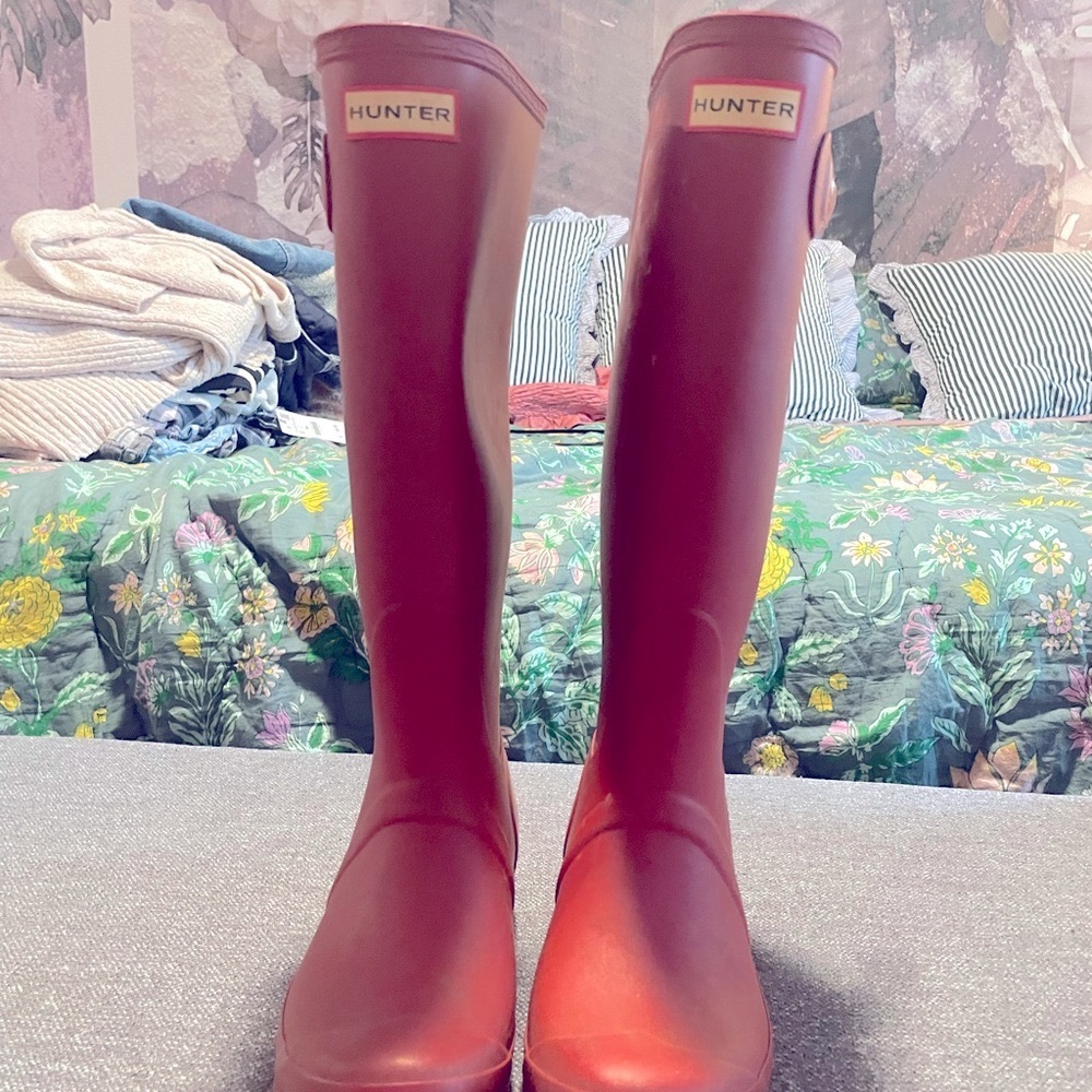 Red Hunter Boots. Good condition.